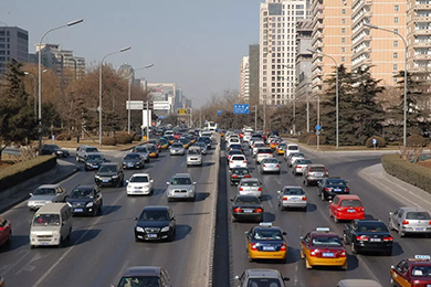 鬧市開車必學技巧，你會幾招？